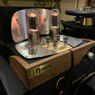 Představujeme pro náročné audiofily: Simply 845 od Unison Research 🔥 . Legenda se vrací. Nový Simply 845 navazuje na...